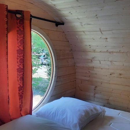 Camping De Nevers Exteriör bild