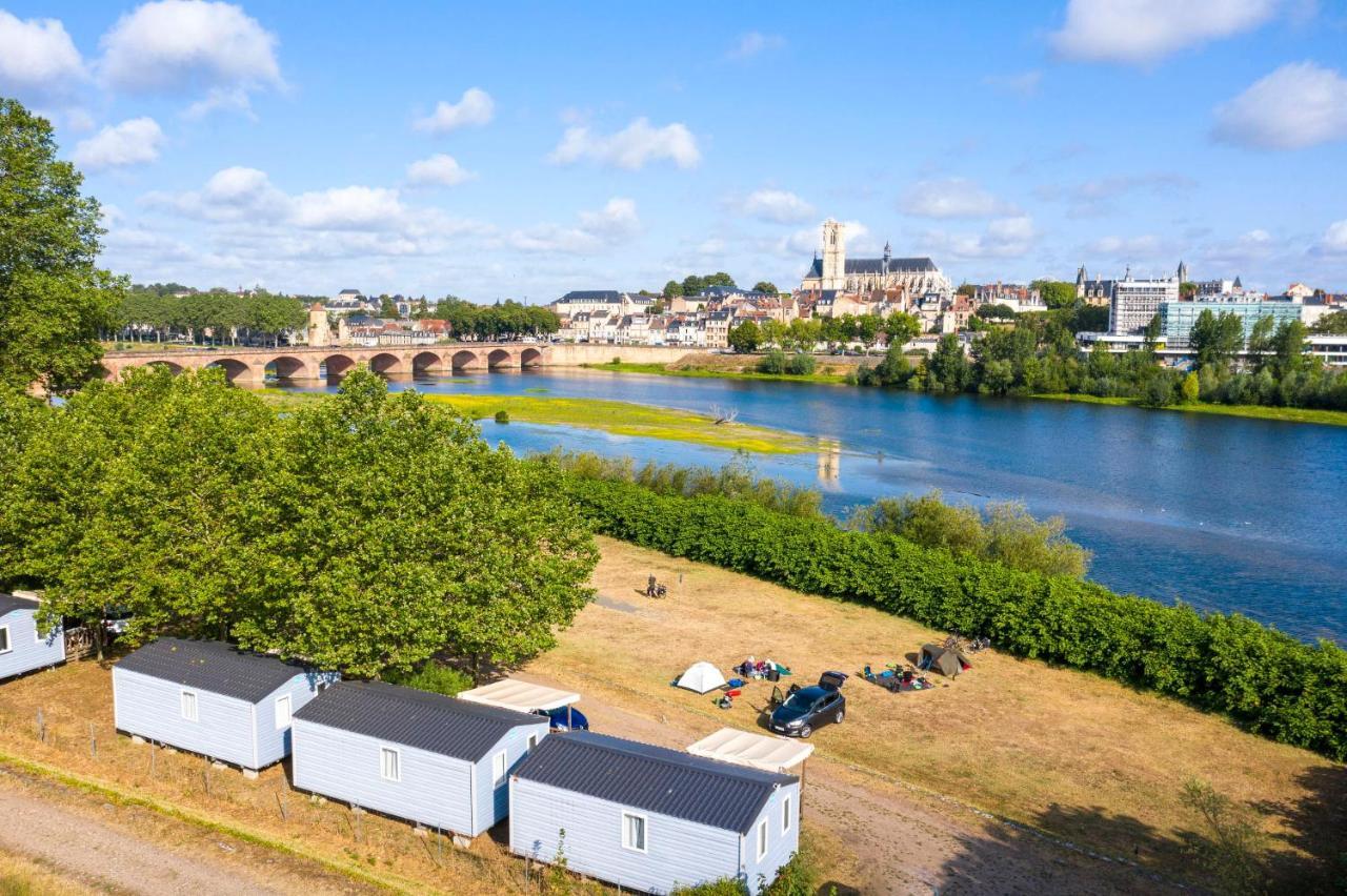 Camping De Nevers Exteriör bild