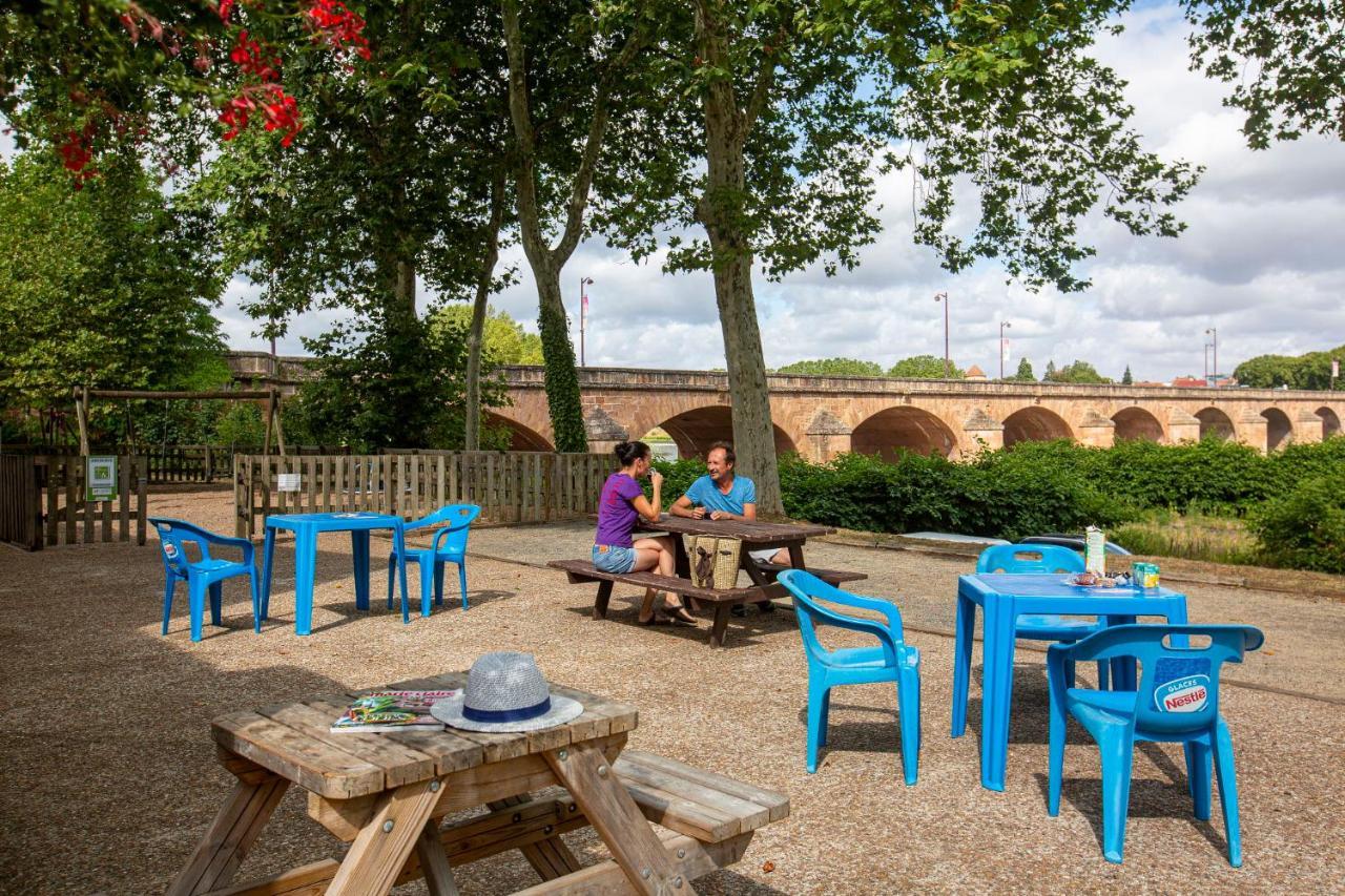 Camping De Nevers Exteriör bild