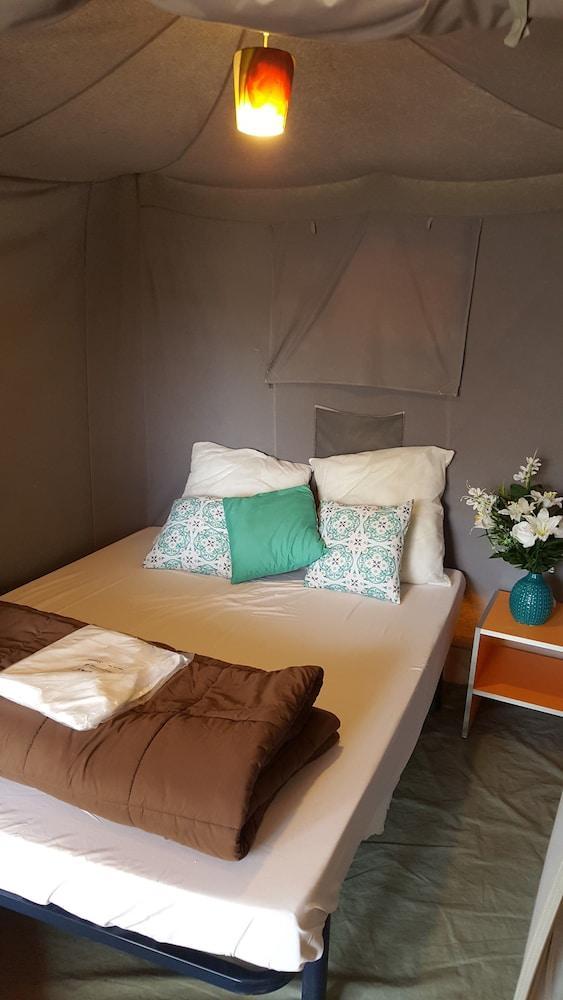 Camping De Nevers Exteriör bild