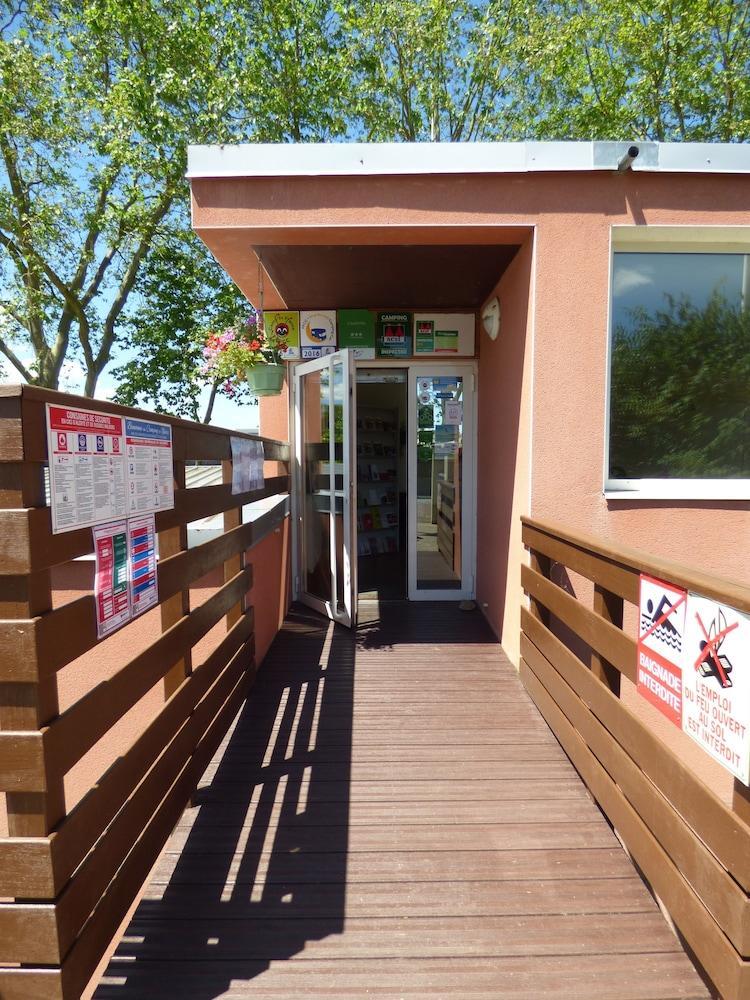 Camping De Nevers Exteriör bild